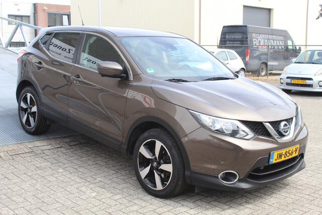 Nissan QASHQAI 1.2 N-Connecta Navigatie/360° camera/Cruise control/Parkeersensoren rondom/Climate control/Keyless/Lane assist/Trekhaak/DAB/Elektrisch inklapbare spiegels/18'' Lichtmetalen velgen.