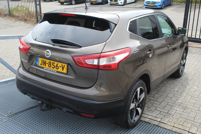Nissan QASHQAI 1.2 N-Connecta Navigatie/360° camera/Cruise control/Parkeersensoren rondom/Climate control/Keyless/Lane assist/Trekhaak/DAB/Elektrisch inklapbare spiegels/18'' Lichtmetalen velgen.