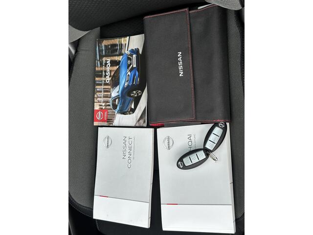 Nissan QASHQAI 1.3 DIG-T Design Edition / Automaat / Navigatie / Stoel verwarming / Achteruitrijcamera / panoramadak /