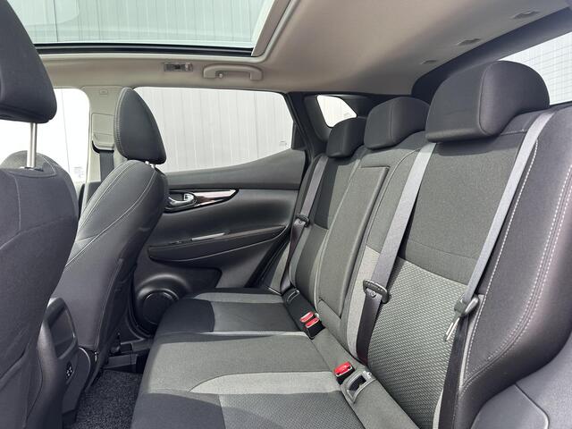 Nissan QASHQAI 1.3 DIG-T Design Edition / Automaat / Navigatie / Stoel verwarming / Achteruitrijcamera / panoramadak /