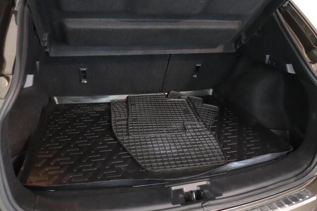 Nissan QASHQAI 1.2 N-Connecta | 360 Camera | Climate control | Stoelverwarming | Navigatie | Trekhaak | All Season | Key-less |