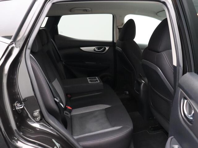 Nissan QASHQAI 115pk N-Connecta | Trekhaak | Stoelverwarming | Navigatie | 360 Rondom camera | Climate control |