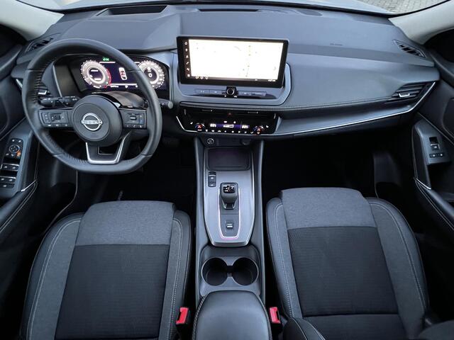 Nissan QASHQAI 1.3 MHEV Xtronic N-Connecta / Fabrieksgarantie tot 03-2028 / Facelift Nieuw Model / Panorama dak / Cold Pack / HUD / Trekgewicht 1800 kg / Stuur-, Stoel en Voorruit verwarming / Elektrische achterklep / Camera 360° / Adaptief CC / Apple Carplay Android A