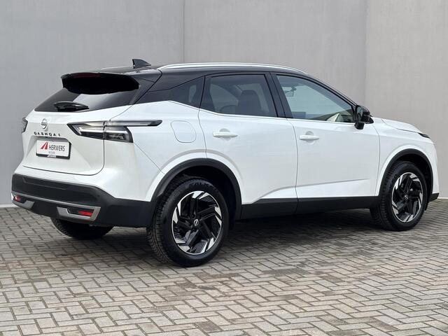 Nissan QASHQAI 1.3 MHEV Xtronic N-Connecta / Fabrieksgarantie tot 03-2028 < 100.000 km / Panoramadak / Head-up display / Elek. Klep / Cold Pack / Easy Pack / Facelift / Trekgewicht 1800 kg / Elektrische achterklep / Stuur-, Stoel en Voorruit verwarming / Rondomzicht cam