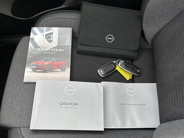 Nissan QASHQAI 1.3 MHEV Xtronic N-Connecta / Fabrieksgarantie tot 03-2028 < 100.000 km / Panoramadak / Head-up display / Elek. Klep / Cold Pack / Easy Pack / Facelift / Trekgewicht 1800 kg / Elektrische achterklep / Stuur-, Stoel en Voorruit verwarming / Rondomzicht cam