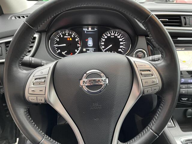 Nissan QASHQAI 1.2 N-Connecta / AUTOMAAT / PANORAMADAK / ACHTERUITRIJCAMERA/ PARKEERSENSOREN / TREKHAAK