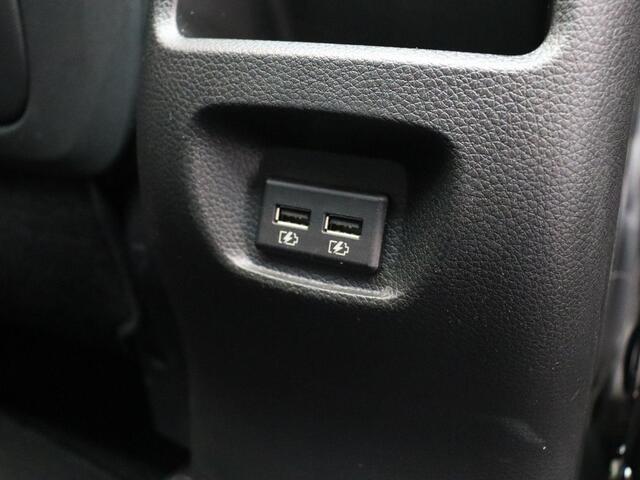 Nissan QASHQAI 158pk DIG-T Design Edition | Panoramdak | Trekhaak | Lederen Bekleding | 19 Inch Velgen | Apple Carplay & Android Auto |