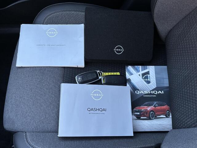 Nissan QASHQAI 1.3 MHEV Xtronic N-Connecta Automaat / Fabrieksgarantie tot 03-2028 / Facelift / Cold Pack / HUD / Trekgewicht 1800 kg / Stuur-, Stoel en Voorruit verwarming / Elektrische achterklep / Camera 360° / Adaptief CC / Apple Carplay Android Auto /18" LM wielen