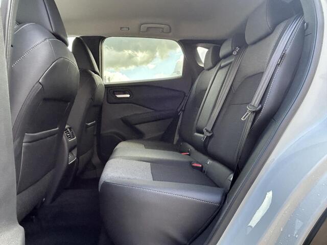 Nissan QASHQAI 1.3 MHEV Xtronic N-Connecta Automaat / Fabrieksgarantie tot 03-2028 / Facelift / Cold Pack / HUD / Trekgewicht 1800 kg / Stuur-, Stoel en Voorruit verwarming / Elektrische achterklep / Camera 360° / Adaptief CC / Apple Carplay Android Auto /18" LM wielen