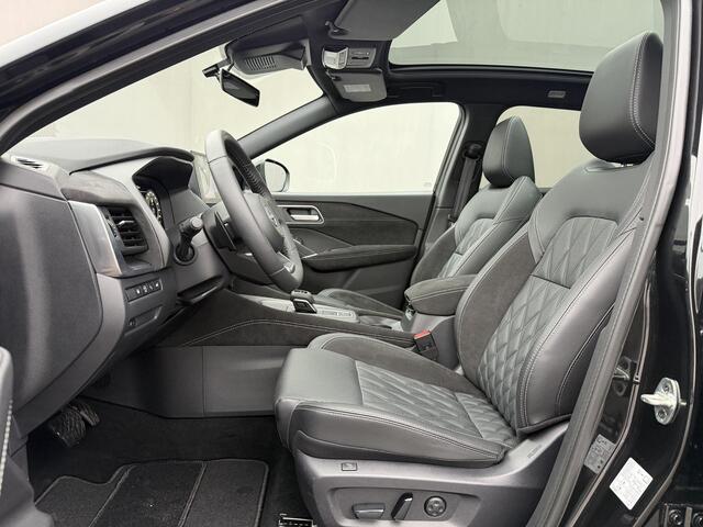 Nissan QASHQAI 1.3 MHEV Xtronic Tekna Plus / Fabrieksgarantie tot 03-2028 / Panoramadak / HUD / Trekgewicht 1800 kg / Elektrische achterklep / Stoel met massage functie / Rondomzicht camera / Stuur-, Stoel en Voorruit verwarming / Bose Audio Systeem / 360 Camera /