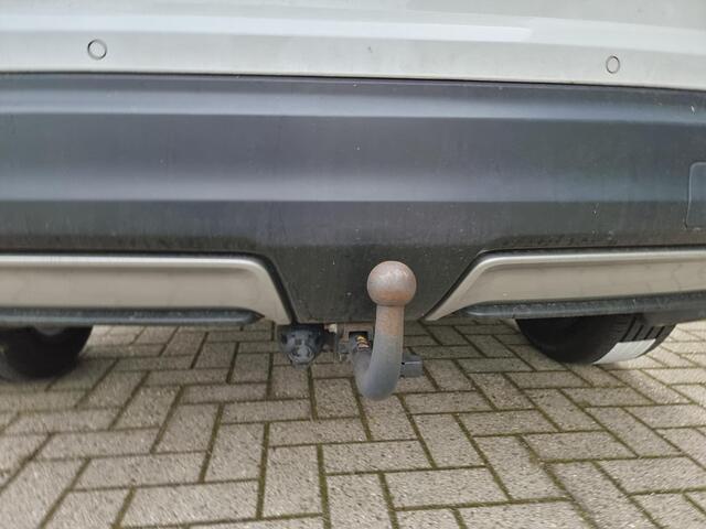 Nissan QASHQAI 1.3 DIG-T N-Connecta | Trekhaak | Navigatie | Stoelverwarming |