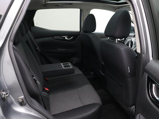 Nissan QASHQAI 1.6 N-Connecta | Trekhaak | Panorama Dak | Stoelverwarming | Rondom Camera's | ABD Onderhouden |