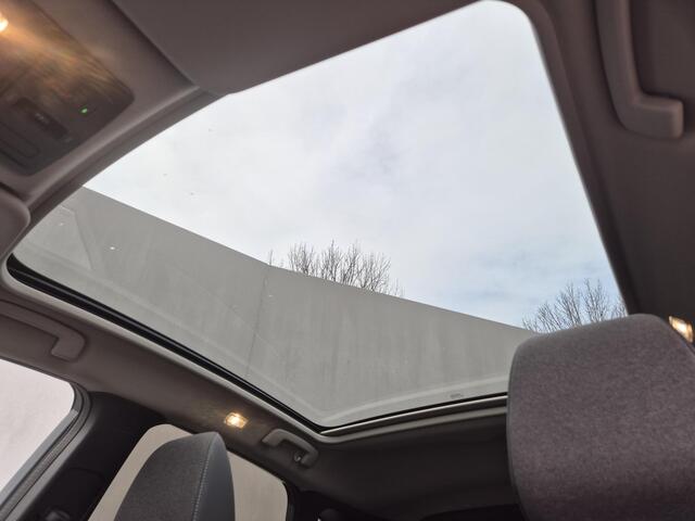 Nissan QASHQAI 1.3 MHEV Xtronic N-Connecta Automaat / 1.800 kg trekgewicht / Panorama dak / Elektrische klep / HUD / Camera 360° / Cold pack / Pack Easy / Stuur-, stoel- en voorruitverwarming / Navigatie / Apple Carplay Android /