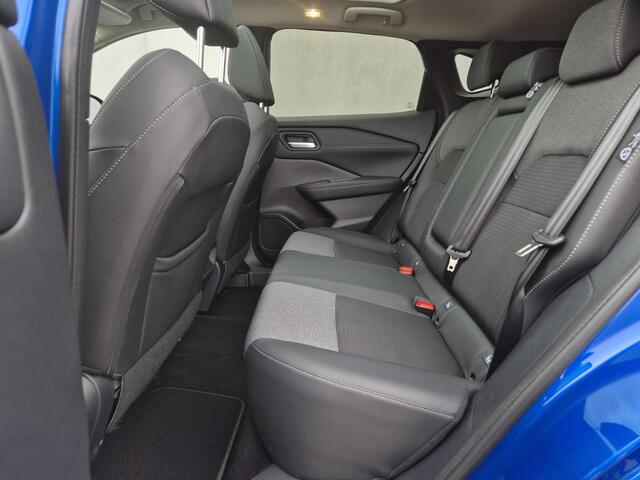 Nissan QASHQAI 1.3 MHEV Xtronic N-Connecta Automaat / Fabrieksgarantie tot 03-2028<100.000 / All season banden / 1.800 kg trekgewicht / Panorama dak / Elektrische klep / Head Up Display / Camera 360° / Cold pack & Pack Easy / Stuur-, stoel- en voorruitverwarming / App