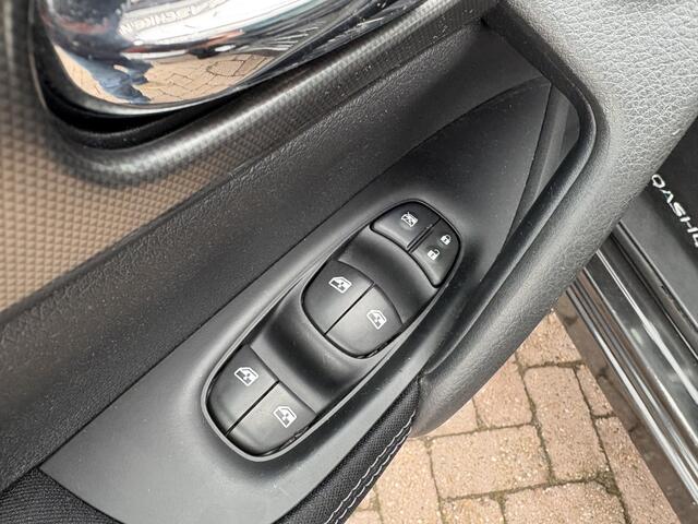 Nissan QASHQAI 1.2 N- connecta 18", panodak, trekhaak