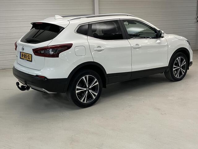 Nissan QASHQAI 1.3 DIG-T Design Edition / Dealer Onderhouden / Afneembare Trekhaak 1500 KG / Lederen Bekleding / Panoramadak / Navigatie / Stoelverwarming / 360 Graden Camera / Cruise Control / Climate Control /