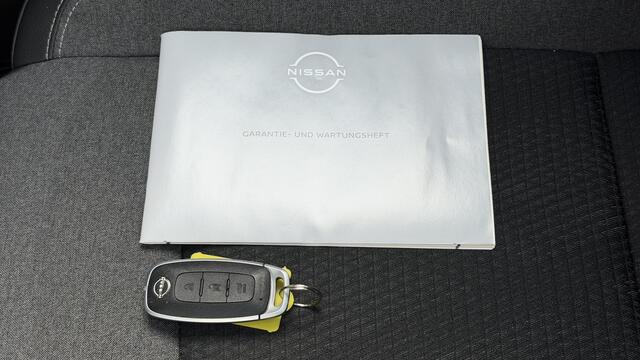 Nissan QASHQAI 1.3 MHEV Xtronic N-Connecta Automaat / Fabrieksgarantie t/m 03-2028 100.000 km / Panorama dak / 1.800 kg Trekgewicht / Elektrische klep / HUD / Camera 360° / Cold pack / Stuur-, stoel- en voorruitverwarming / Navigatie / Apple Carplay Android /