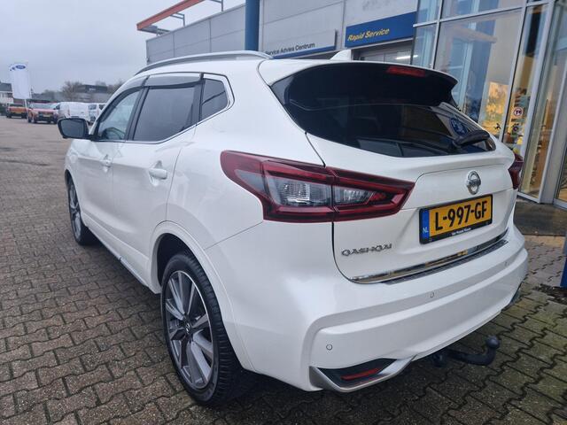 Nissan QASHQAI 1.3 DIG-T Tekna + Full options! | Panoramadak | Trekhaak | All Weather banden | Dode hoek detectie | Camera achter en rondom