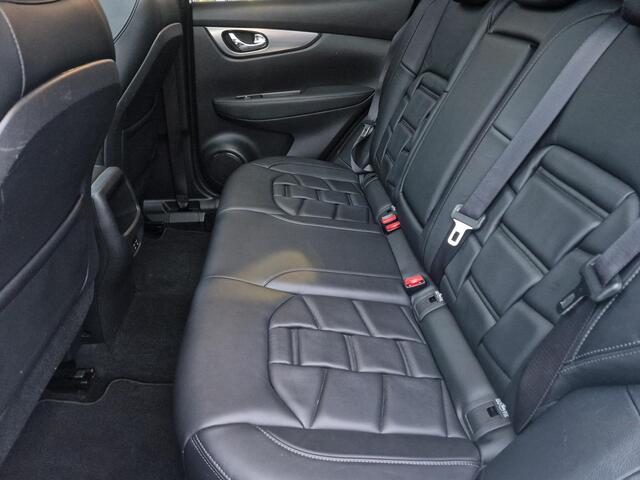 Nissan QASHQAI 1.3 DIG-T Tekna + Full options! | Panoramadak | Trekhaak | All Weather banden | Dode hoek detectie | Camera achter en rondom