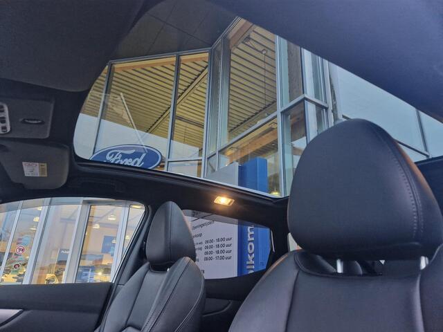 Nissan QASHQAI 1.3 DIG-T Tekna + Full options! | Panoramadak | Trekhaak | All Weather banden | Dode hoek detectie | Camera achter en rondom