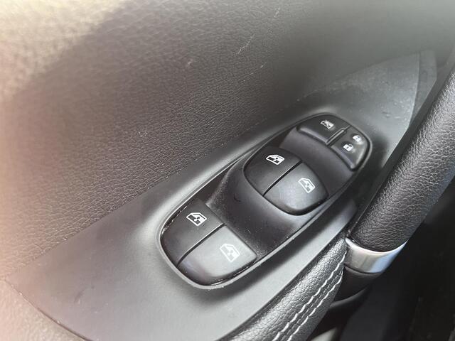 Nissan QASHQAI 1.2 Tekna 115pk | Panoramadak | Trekhaak | Navigatie