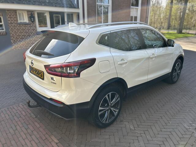 Nissan QASHQAI 1.2 N-Connecta Nw model, Panodak, Navi, Trekhaak, 18" LMV
