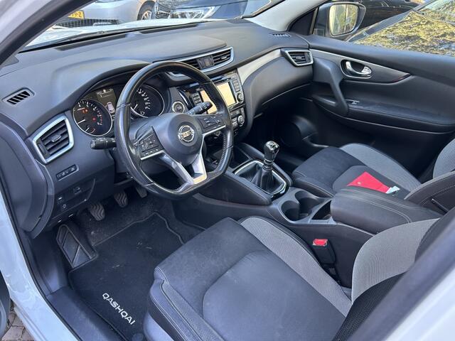 Nissan QASHQAI 1.2 N-Connecta Nw model, Panodak, Navi, Trekhaak, 18" LMV