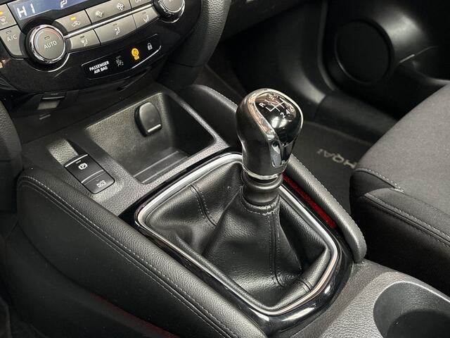 Nissan QASHQAI 1.2 N-Connecta (PANORAMADAK, NAVIGATIE, 360 CAMERA, GETINT GLAS, KEYLESS, SPORTSTOELEN, CRUISE, TREKHAAK, NIEUWE APK, NIEUWSTAAT)