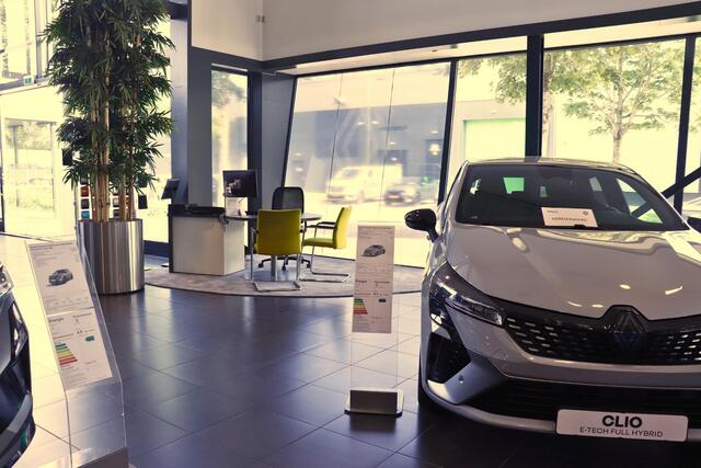 Nissan QASHQAI 1.3 DIG-T Design Edition AUTOMAAT / DEALER OND. / TREKHAAK / PANO / NAVI / PDC 360 / CAMERA 360 / PRIV GLASS / KEYLESS / DAB / APPLE CARPLAY / ANDROID AUTO / CRUISE / 18'' LMV