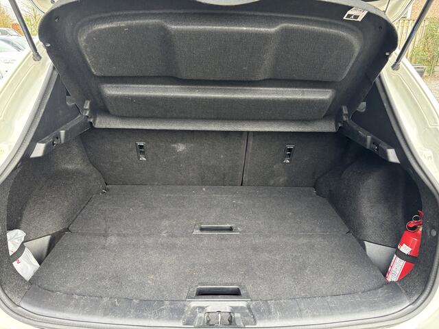 Nissan QASHQAI 1.2 Turbo N-Connecta Trekhaak / Panoramadak / 360-Camera