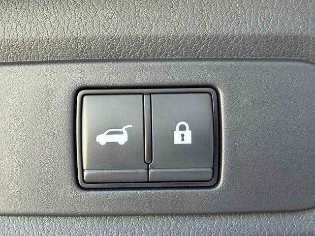 Nissan QASHQAI 1.3 MHEV Xtronic Tekna / Elektrische achterklep / Stuur- Stoel- en voorruitverwarming / Trekhaak (1800 KG) / Adaptieve cruise control / Panoramadak