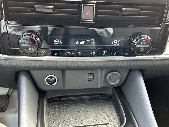 Nissan QASHQAI 1.3 MHEV Tekna / Panoramadak / Trekhaak (1400kg) / Navigatie / Elektrische achterklep / Head up Display / Cruise control adaptief