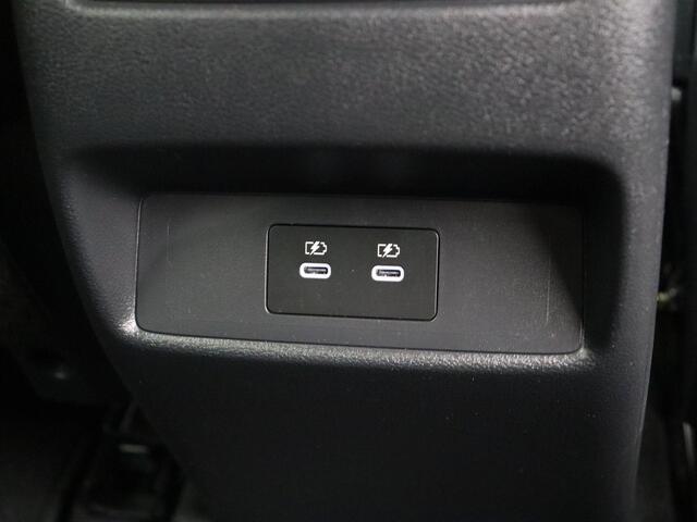 Nissan QASHQAI 1.3 MHEV Xtronic Tekna | Two tone interieur | Stoel, stuur en voorruitverwarming | Headup-display | Elektrische achterklep | Rondomzicht camera |