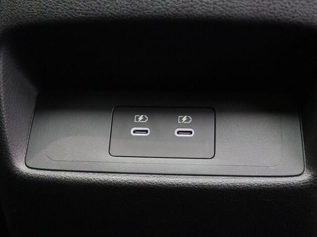 Nissan QASHQAI 158pk MHEV Xtronic Tekna Plus | Lederen bekleding | Elektrisch verstelbare voorstoelen | Stoel, stuur en voorrruit verwarming | Panoramadak | BOSE Audio |