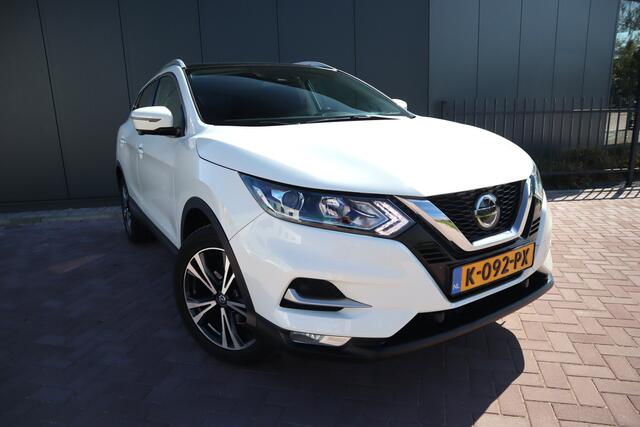 Nissan QASHQAI 1.3 DIG-T Design Edition Automaat Panoramadak Trekhaak Camera Etc. Etc.