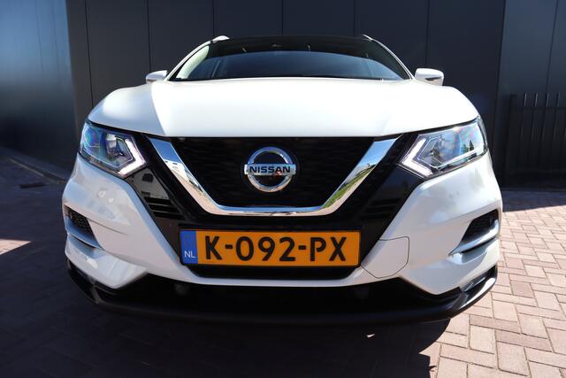 Nissan QASHQAI 1.3 DIG-T Design Edition Automaat Panoramadak Trekhaak Camera Etc. Etc.
