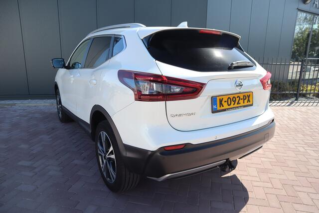 Nissan QASHQAI 1.3 DIG-T Design Edition Automaat Panoramadak Trekhaak Camera Etc. Etc.