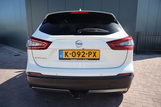 Nissan QASHQAI 1.3 DIG-T Design Edition Automaat Panoramadak Trekhaak Camera Etc. Etc.