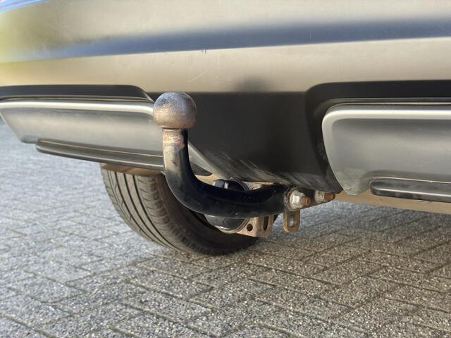 Nissan QASHQAI 1.3 DIG-T N-Connecta / Trekhaak ( 1500 kg ) / Voorstoelen verwarmd / Cruise control /