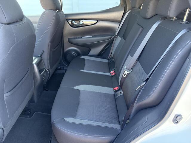 Nissan QASHQAI 1.3 DIG-T N-Connecta / Trekhaak ( 1500 kg ) / Voorstoelen verwarmd / Cruise control /