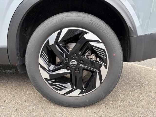 Nissan QASHQAI 1.3 MHEV Xtronic N-Connecta FABRIEKSGARANTIE| STOEL + STUURVERWARMING| VOORRUITVERWARMING| ELEKTRISCHE ACHTERKLEP| HEAD-UP DISPLAY| PANORAMADAK| ADAPTIVE CRUISE CONTROL| DODE HOEK SENSOR| 360 CAMERA|