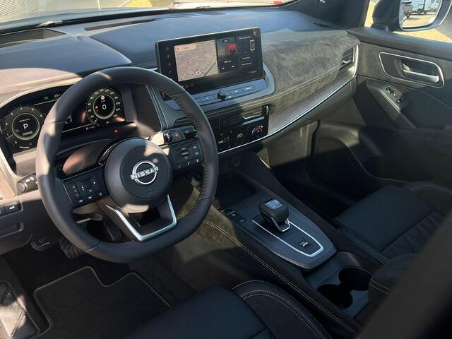 Nissan QASHQAI 1.3 MHEV Xtronic Tekna Plus 158PK | Rijklaarprijs! | Head-Up Display | BOSE Audio | Panoramadak | Stoel,- Stuur en Voorruitverwarming | 20'' Inch Velgen | Apple CarPlay & Android Auto | Nieuw uit voorraad leverbaar!
