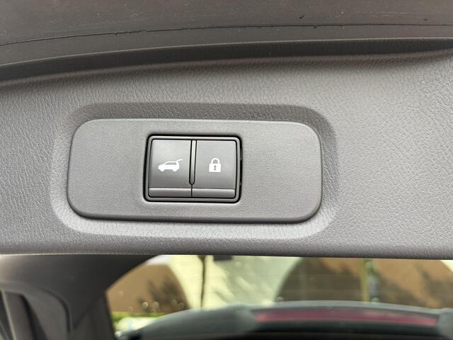 Nissan QASHQAI 1.3 MHEV Xtronic N-Connecta FABRIEKSGARANTIE| STOEL + STUURVERWARMING| VOORRUITVERWARMING| ELEKTRISCHE ACHTERKLEP| HEAD-UP DISPLAY| PANORAMADAK| ADAPTIVE CRUISE CONTROL| DODE HOEK SENSOR| 360 CAMERA|