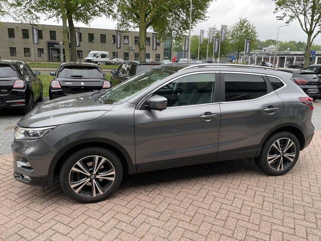 Nissan QASHQAI 1.3 DIG-T N-Connecta | Trekhaak | Verwarmbare voorruit en Voorstoelen | Panoramadak |
