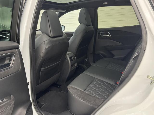Nissan QASHQAI 1.3 MHEV Xtronic Tekna Plus / Trekgewicht 1800 KG / All Seasonbanden / Google Maps Navigatie / Panoramadak / BOSE Audio / Elektrische Kofferbak / HUD / Massagestoelen / Memoryseats / 360 Graden Camera / Adaptive Cruise Control / Climate Control /
