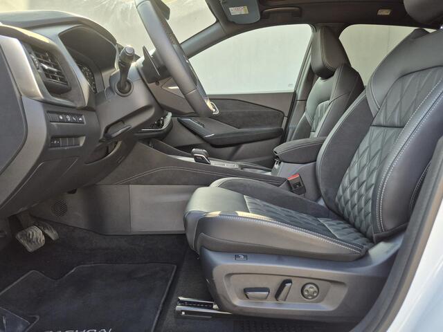 Nissan QASHQAI 1.3 MHEV Xtronic Tekna Plus / Fabrieksgarantie tot 10-2028 / All season banden / Panoramadak / Trekgewicht 1800 kg / Head Up Display / Elektrische achterklep / Voorstoel met massage functie / Bose Audio Systeem / Stuur Stoel & Voorruit verwarming /