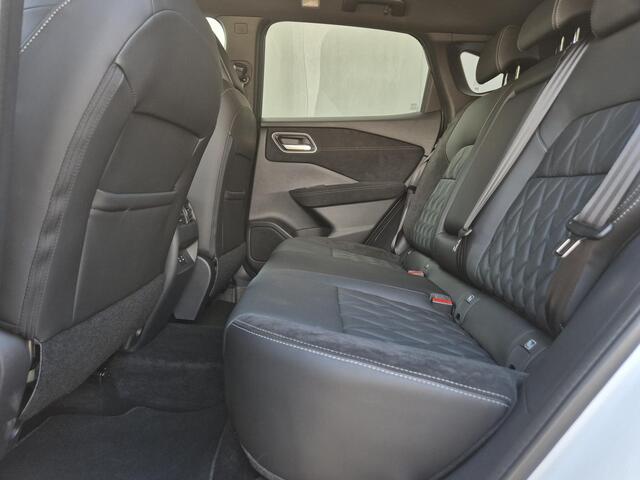 Nissan QASHQAI 1.3 MHEV Xtronic Tekna Plus / Fabrieksgarantie tot 10-2028 / All season banden / Panoramadak / Trekgewicht 1800 kg / Head Up Display / Elektrische achterklep / Voorstoel met massage functie / Bose Audio Systeem / Stuur Stoel & Voorruit verwarming /