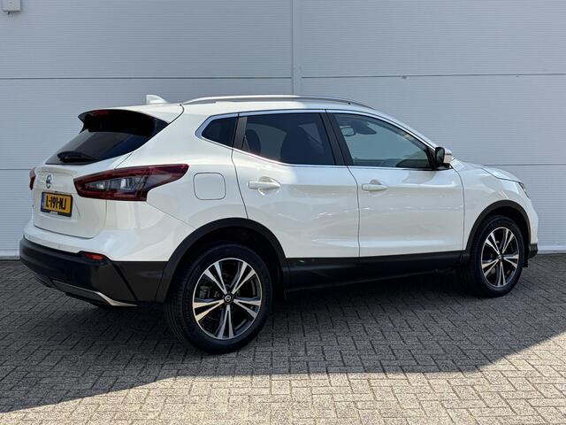 Nissan QASHQAI 1.3 DIG-T Design Edition / Airco (automatisch) / Cruise control / Panoramadak / Navigatiesysteem full map /