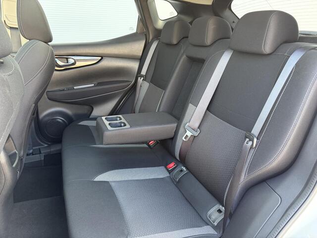 Nissan QASHQAI 1.3 DIG-T Design Edition / Airco (automatisch) / Cruise control / Panoramadak / Navigatiesysteem full map /