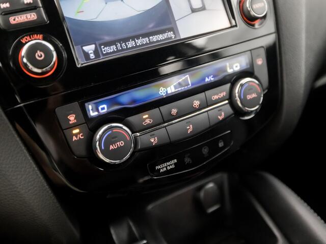 Nissan QASHQAI 1.2 N-Connecta (PANORAMADAK, NAVIGATIE, 360 CAMERA, GETINT GLAS, KEYLESS, SPORTSTOELEN, CRUISE, PARKEERSENSOREN, NIEUWE APK, NIEUWSTAAT)